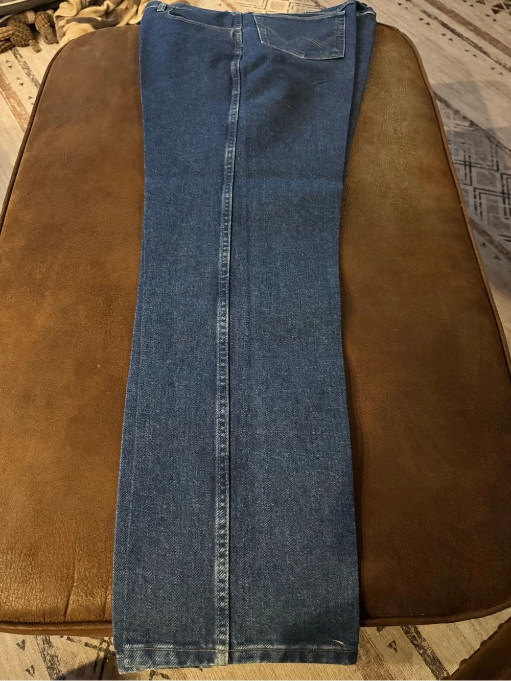 Men’s Wrangler Rugged Wear Medium Blue Straight Leg Jeans Sz 36 x 32 Like New!